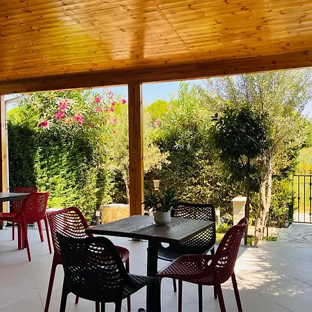 Beachside Flat, Gjiri I Lalzit, Garden And Balcony *