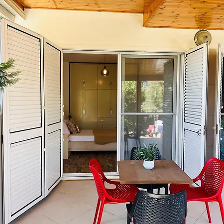 Appartement Beachside Flat, Gjiri I Lalzit, Garden And Balcony
