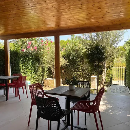 Beachside Flat, Gjiri I Lalzit, Garden And Balcony Draç