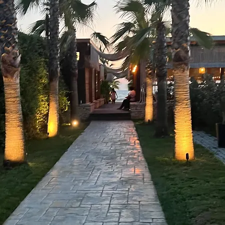 Beachside Flat, Gjiri I Lalzit, Garden And Balcony * Draç