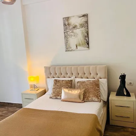 Beachside Flat, Gjiri I Lalzit, Garden And Balcony